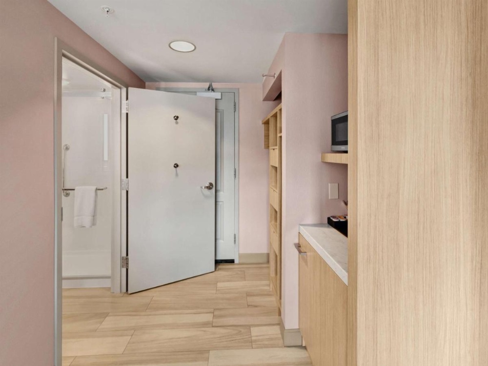 Room image 4